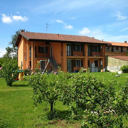 Agriturismo Cascina Aguzza Oleggio Exterior photo