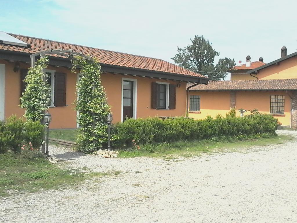 Agriturismo Cascina Aguzza Oleggio Exterior photo