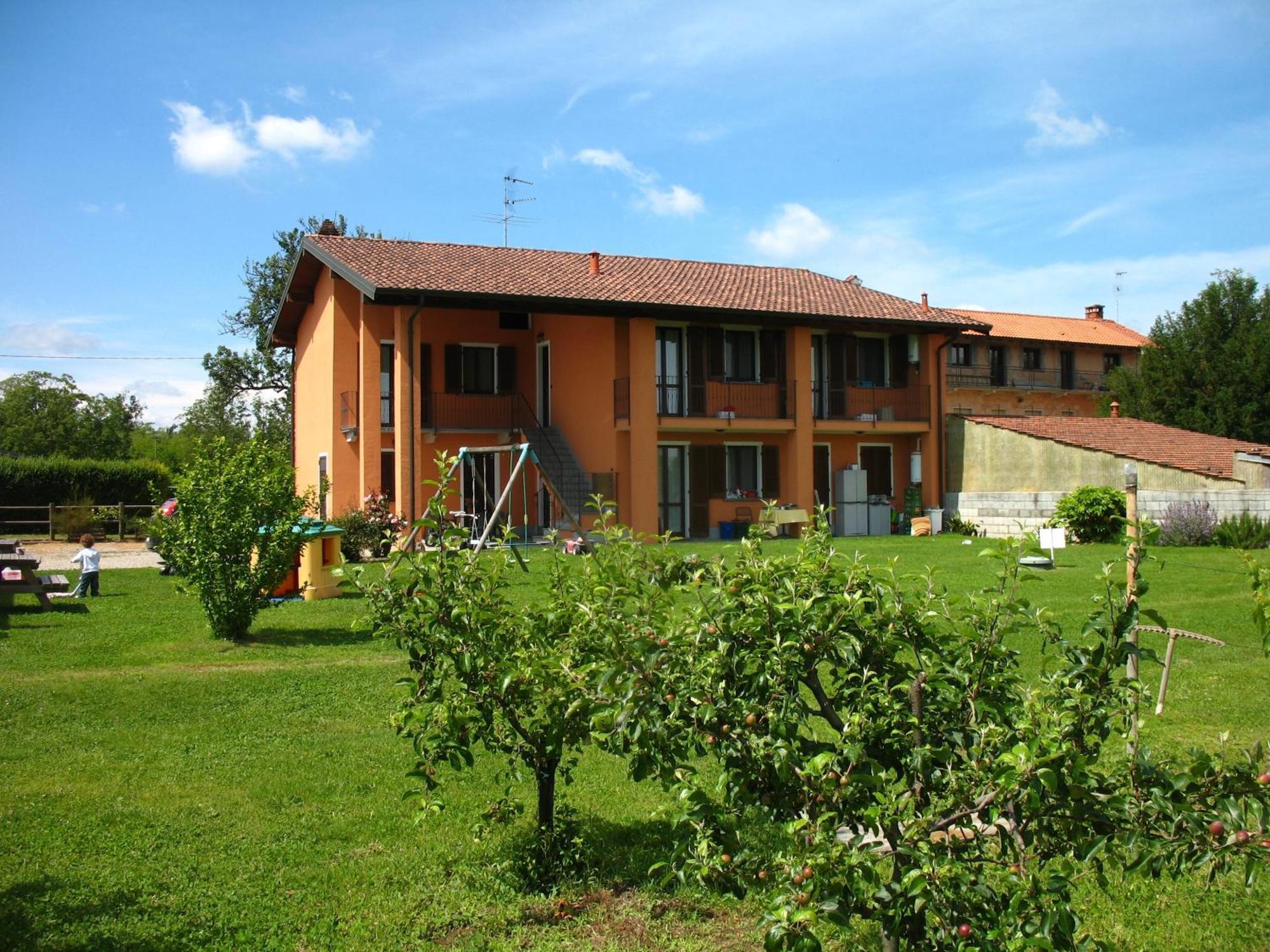 Agriturismo Cascina Aguzza Oleggio Exterior photo