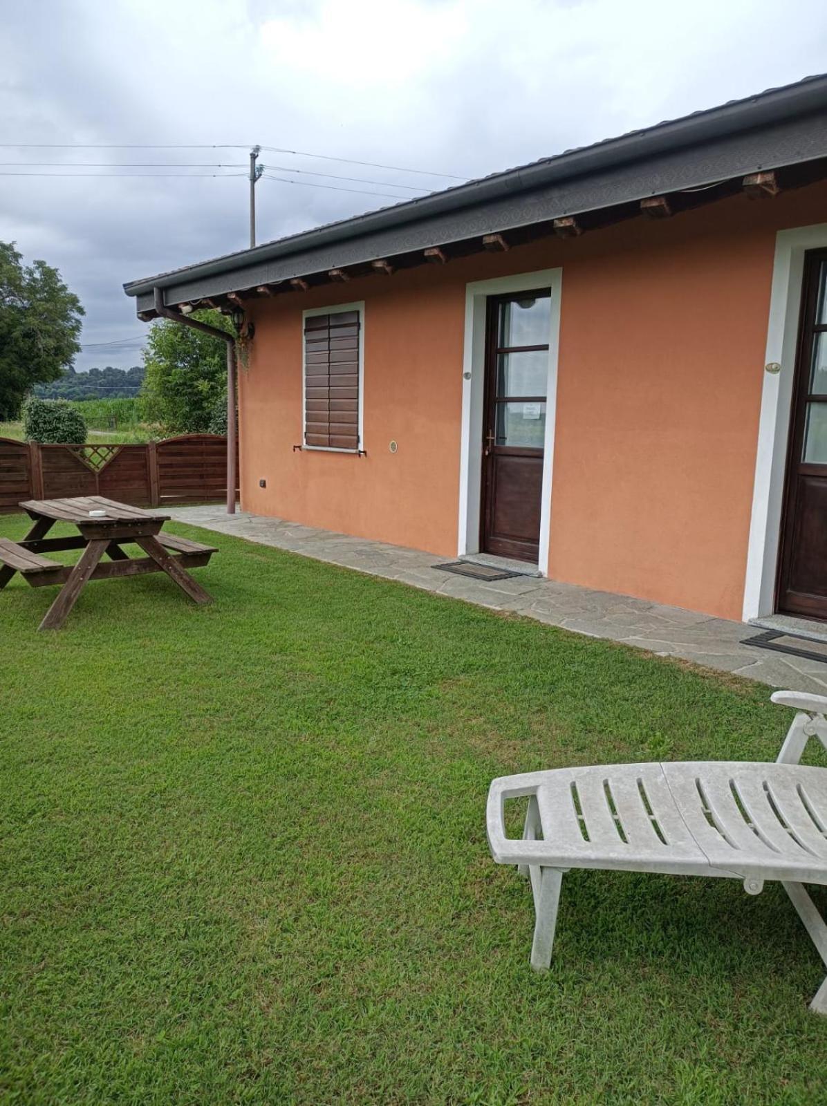 Agriturismo Cascina Aguzza Oleggio Exterior photo