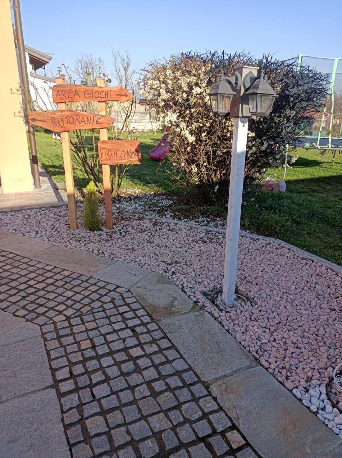 Agriturismo Cascina Aguzza Oleggio Exterior photo
