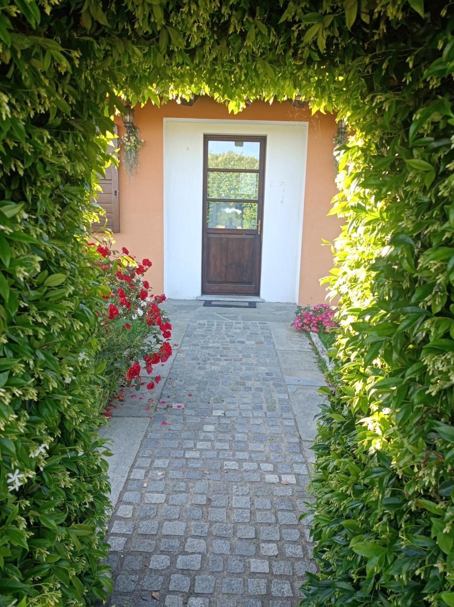 Agriturismo Cascina Aguzza Oleggio Exterior photo