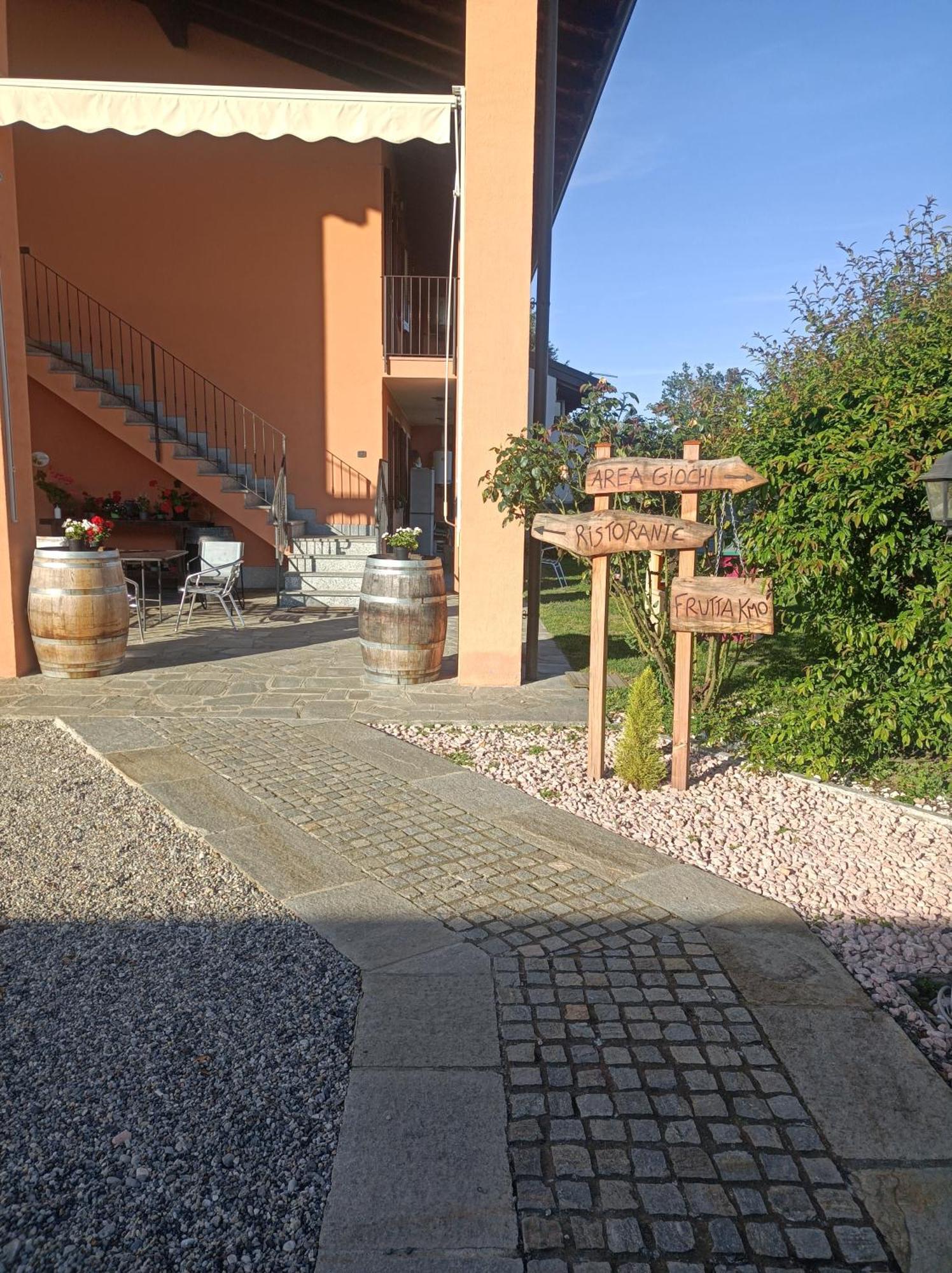 Agriturismo Cascina Aguzza Oleggio Exterior photo