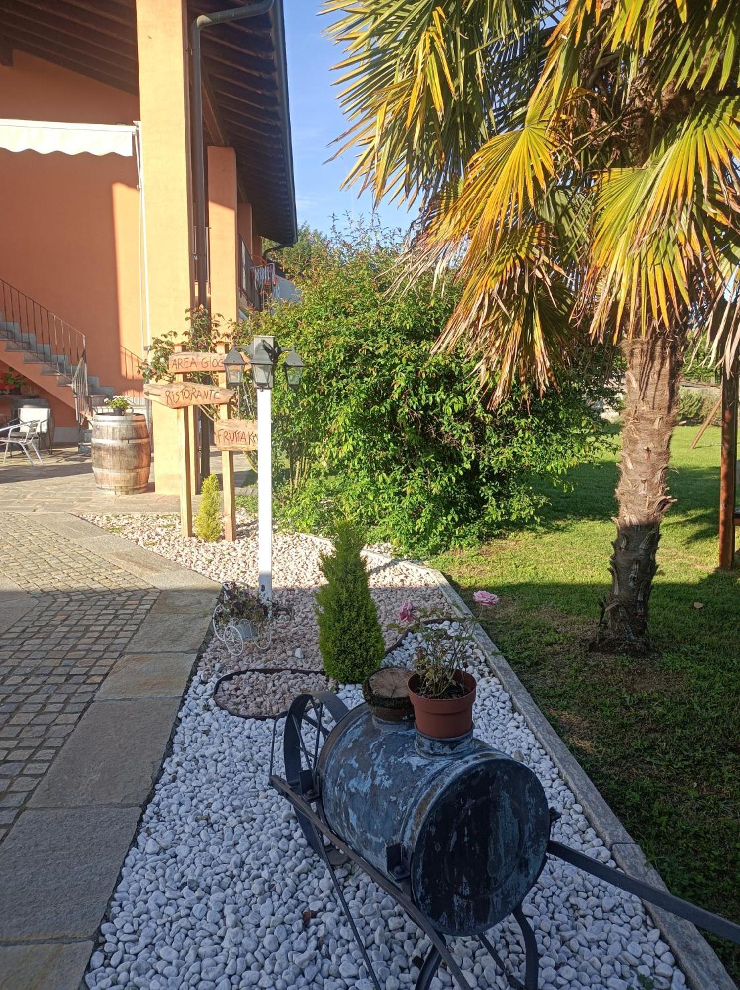 Agriturismo Cascina Aguzza Oleggio Exterior photo