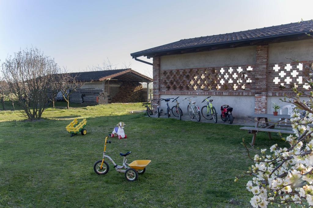 Agriturismo Cascina Aguzza Oleggio Exterior photo