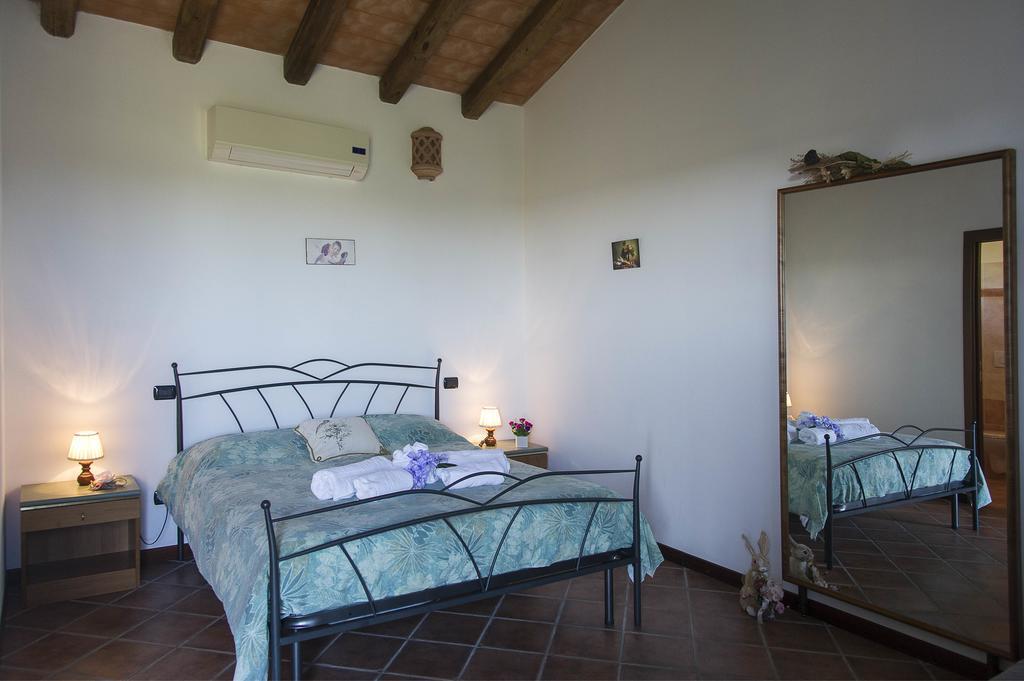 Agriturismo Cascina Aguzza Oleggio Exterior photo