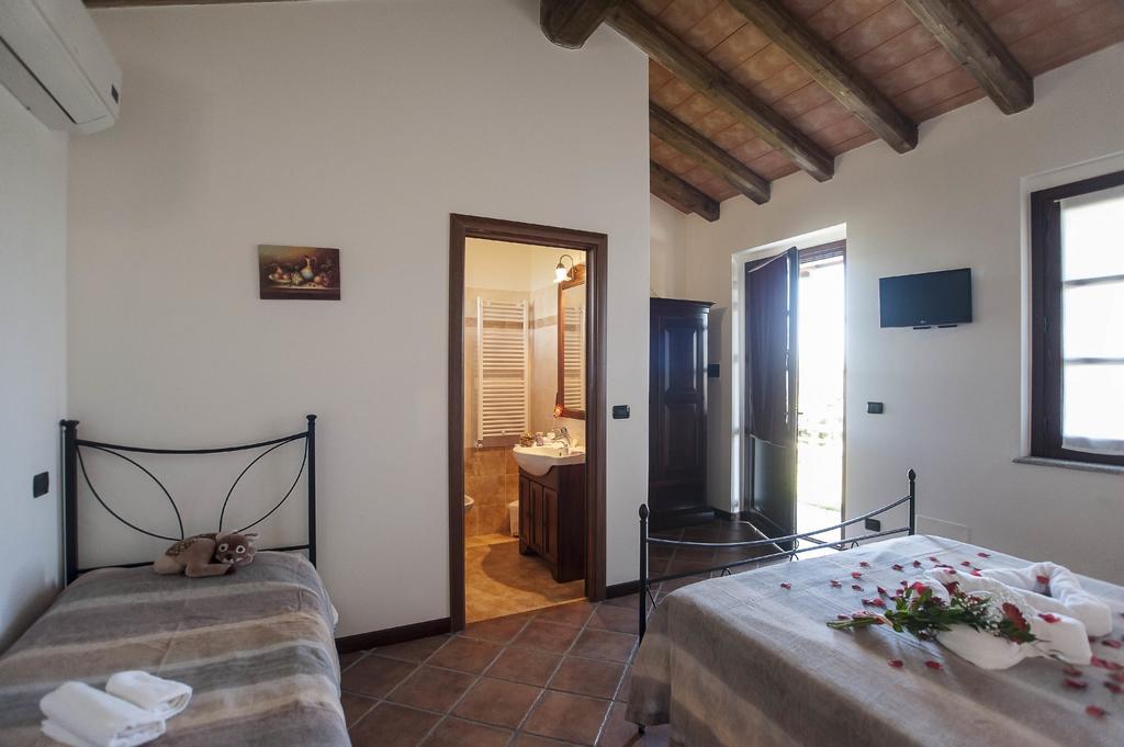 Agriturismo Cascina Aguzza Oleggio Exterior photo