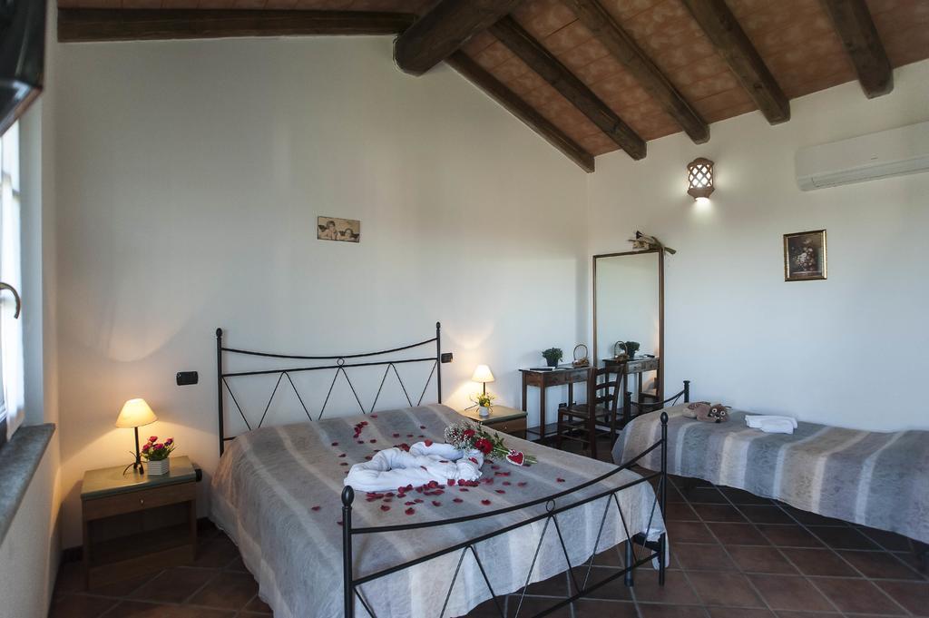 Agriturismo Cascina Aguzza Oleggio Exterior photo