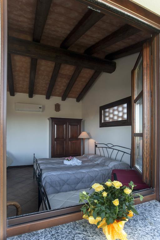 Agriturismo Cascina Aguzza Oleggio Exterior photo