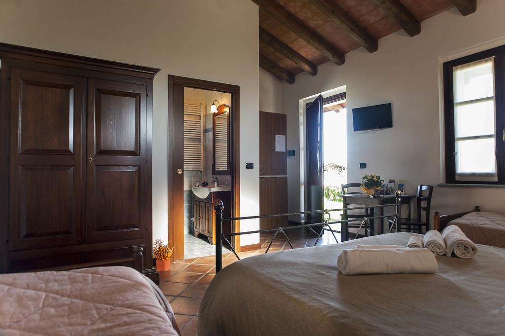 Agriturismo Cascina Aguzza Oleggio Exterior photo
