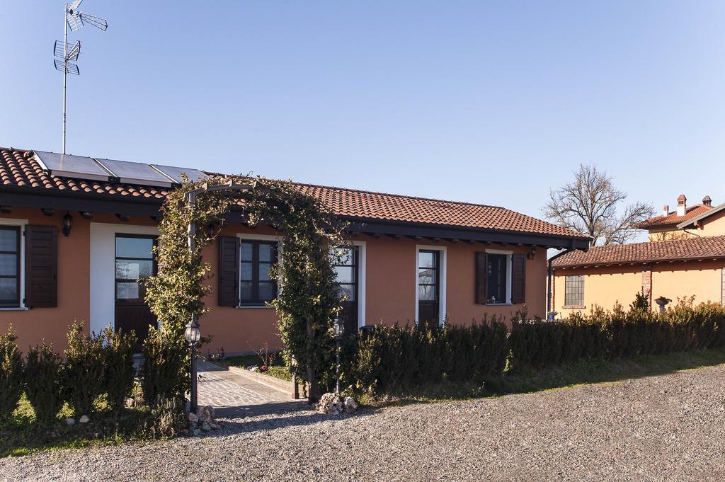 Agriturismo Cascina Aguzza Oleggio Exterior photo