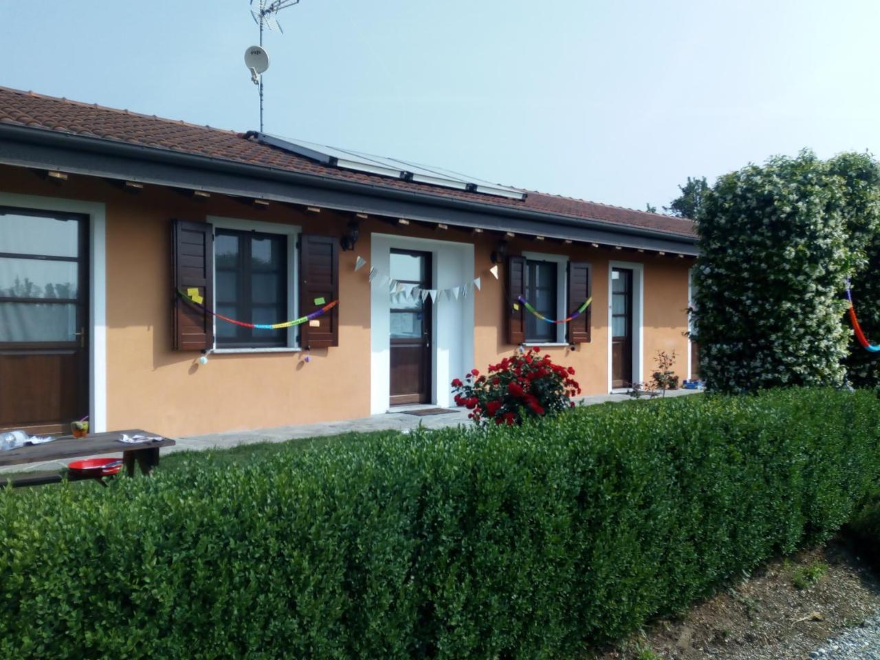 Agriturismo Cascina Aguzza Oleggio Exterior photo
